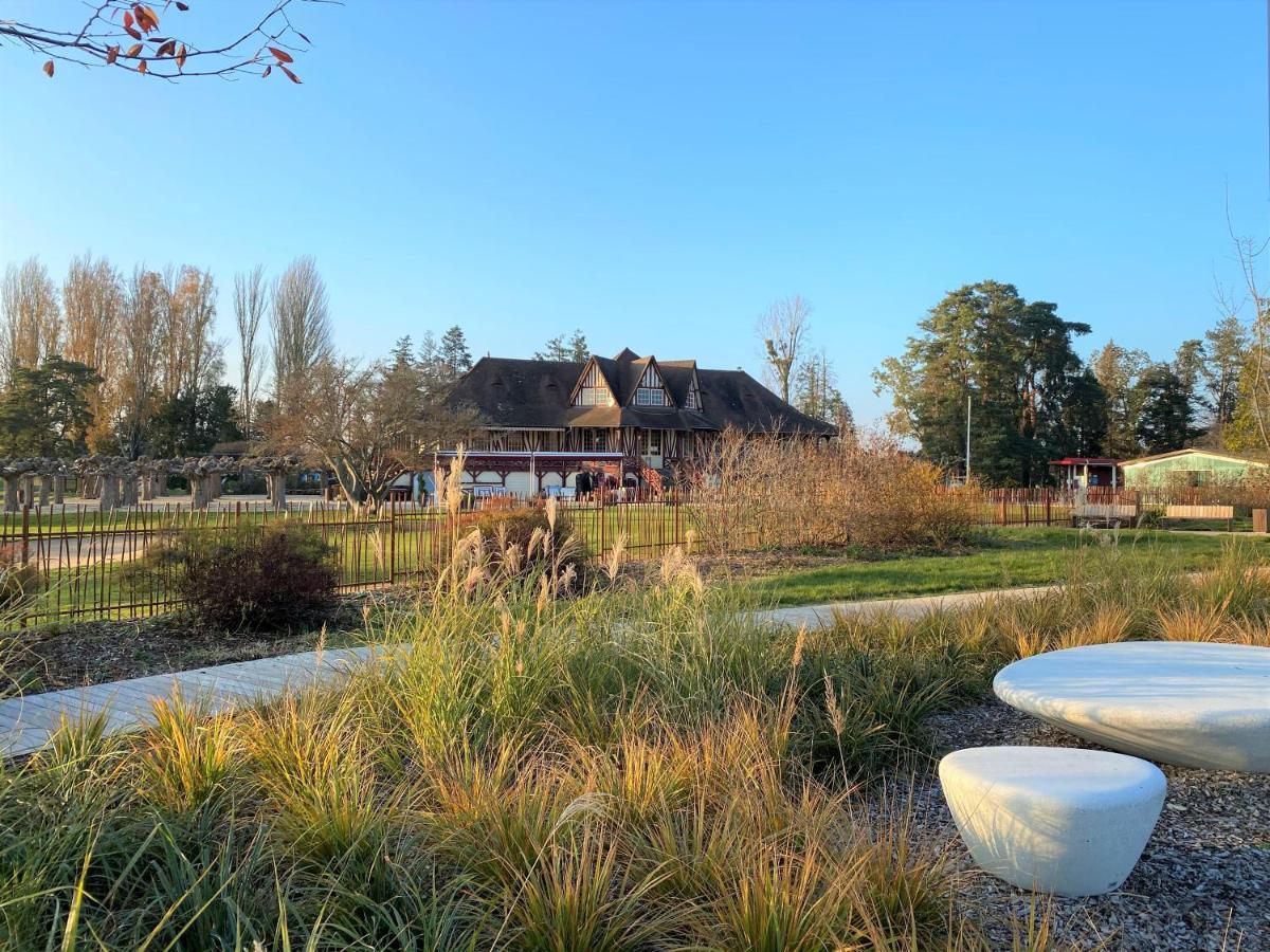 Charmant F1 avec terrasse et vue sur jardin arboré - fraicheur naturelle du rez de jardin - parking Bellerive-sur-Allier Extérieur photo